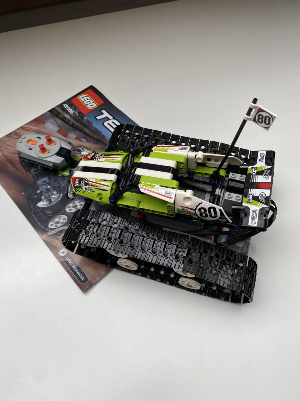 Koopje: Lego Technic set 42065 rupsbandracer, in nieuwstaat.
