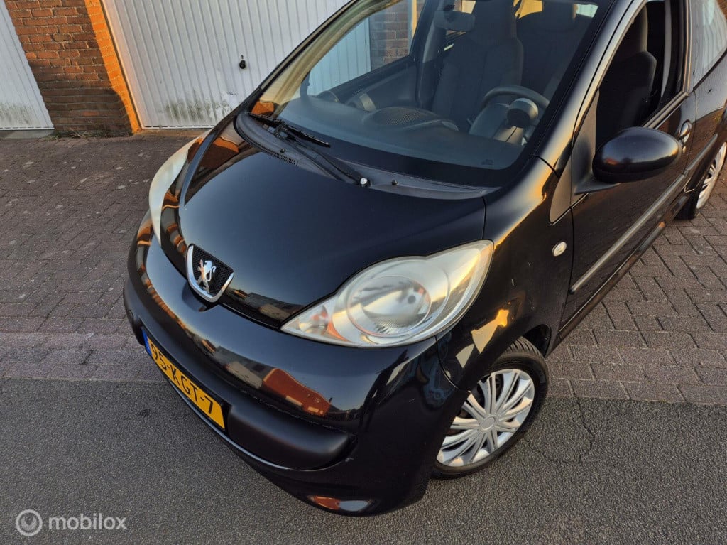 Peugeot 107 1.0-12v / 5-deurs / airco