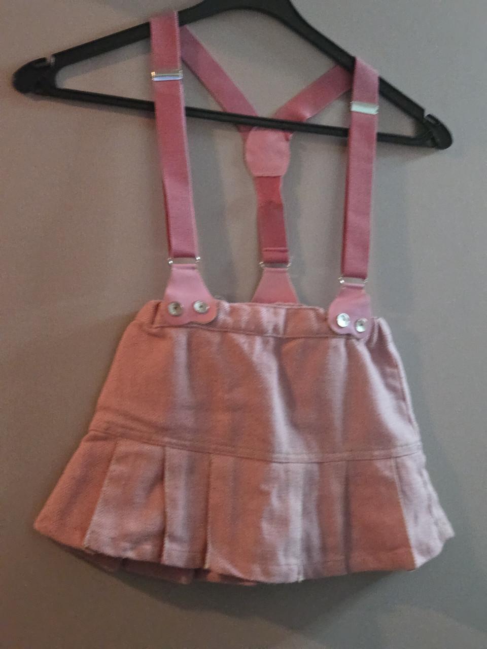 Roze geplooide rok met bretels. name It Maat 86