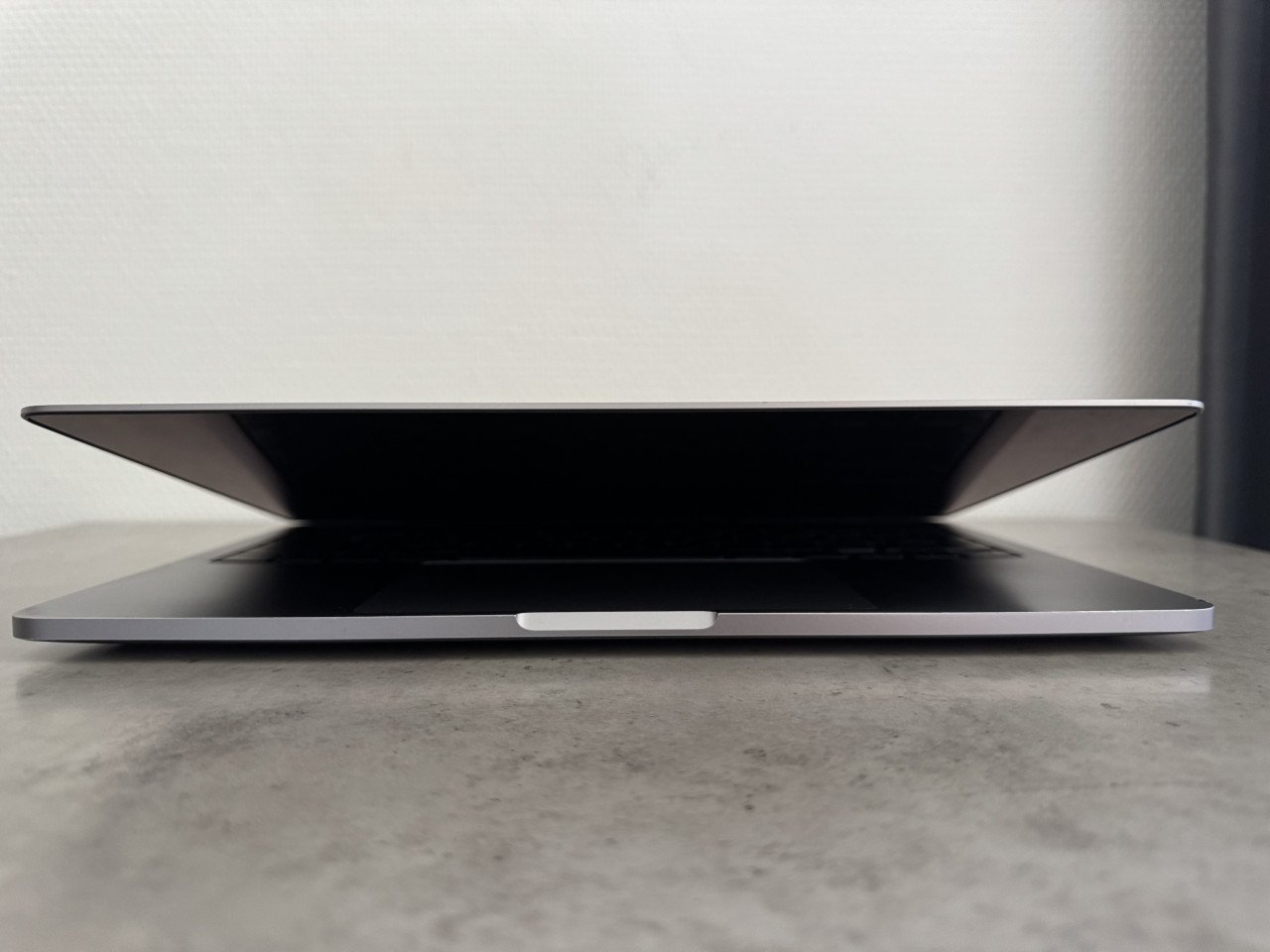 Apple Macbook Pro 13" 2020 Touch Bar - Intel i5 - 16GB/256GB
