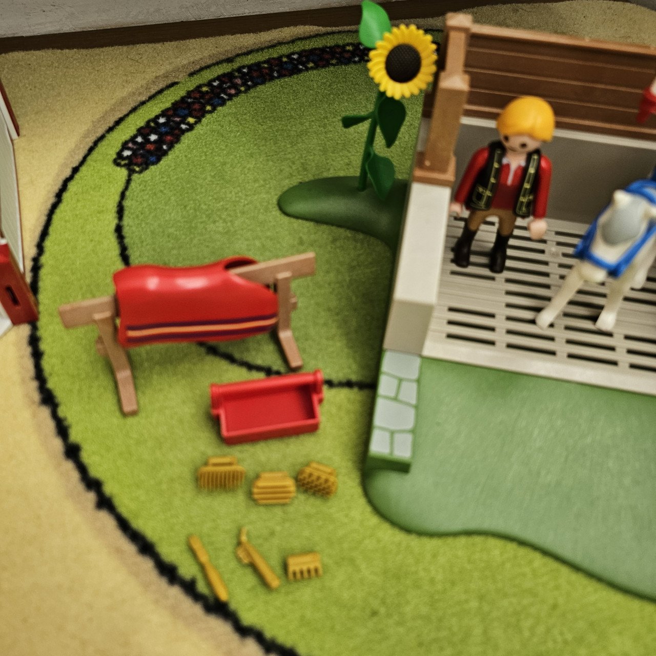 Playmobil paarden wasplaats koetsjes dierenarts paardenbox