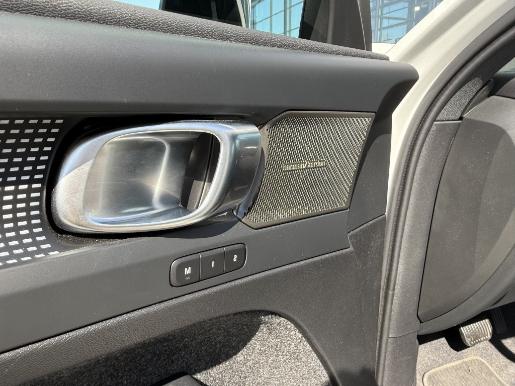 Volvo XC40 b4 197pk plus dark| 360camera| adap.cruise| elek.stoelen
