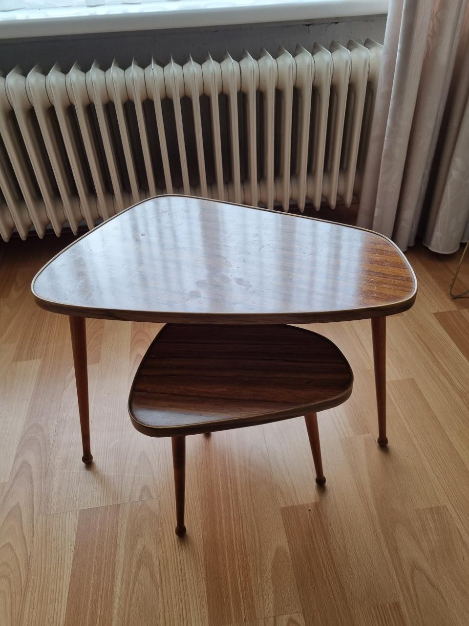 Vintage bijzettafeltjes