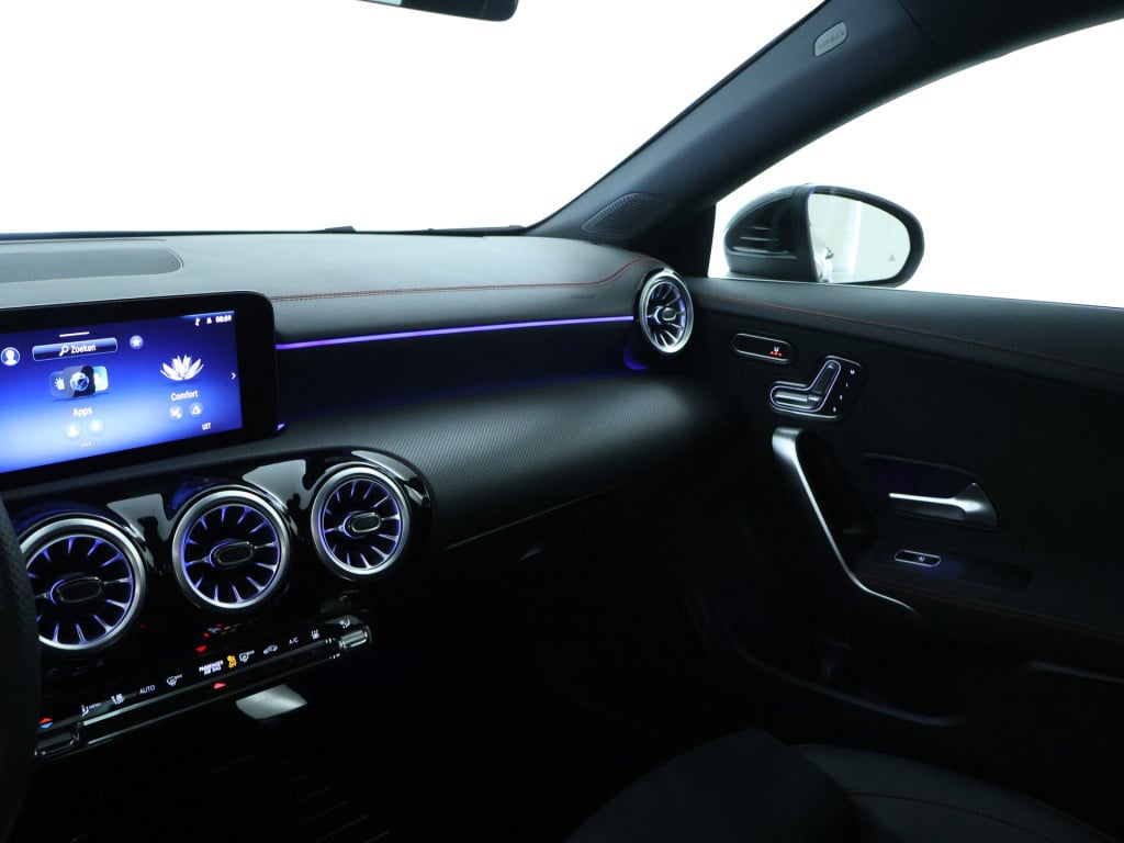 Mercedes-Benz Cla 250 e amg plug-in hybride | dodehoek detector | elektrisc