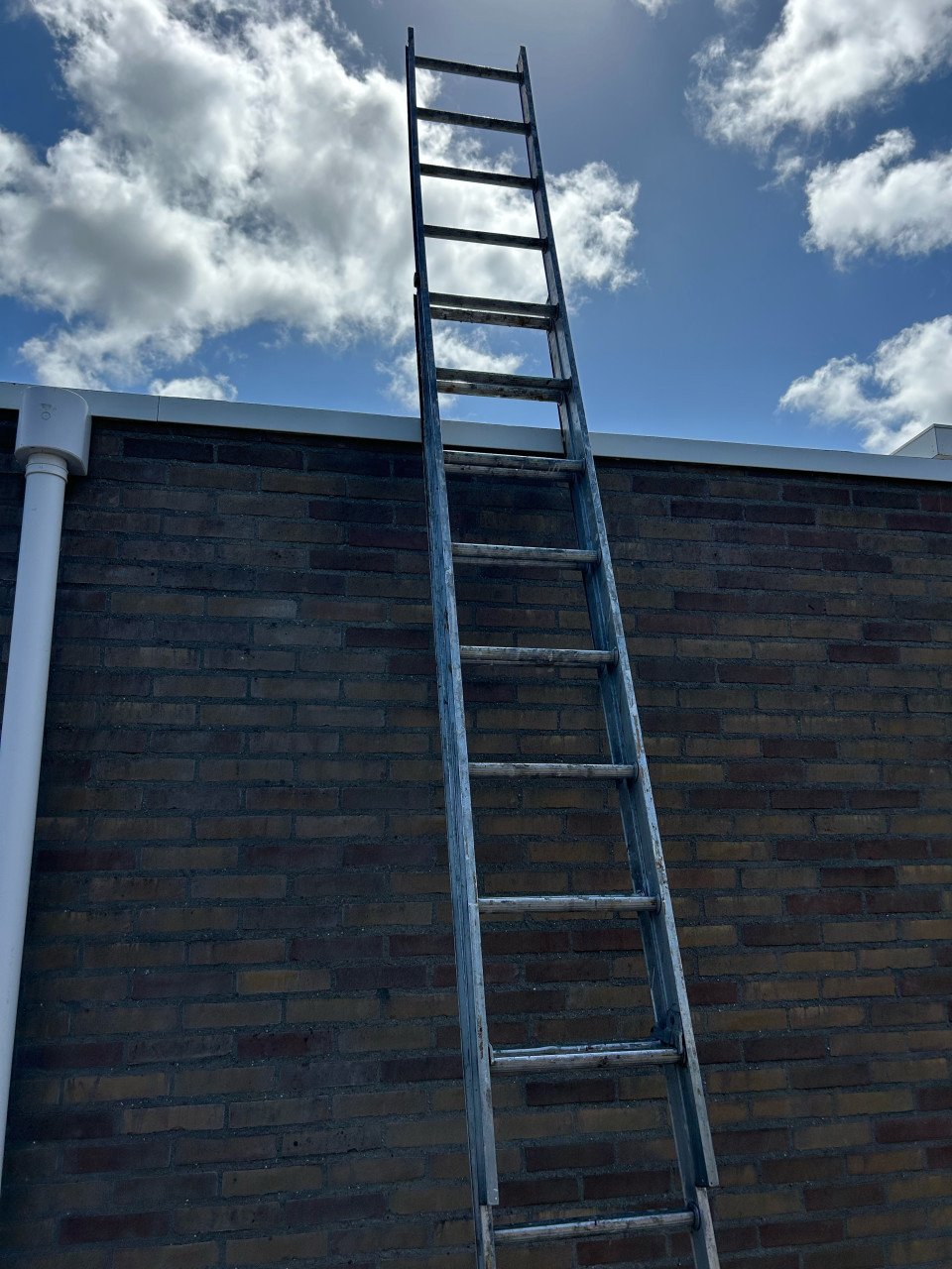 ALUMINIUM UITSCHUIFBARE LADDER