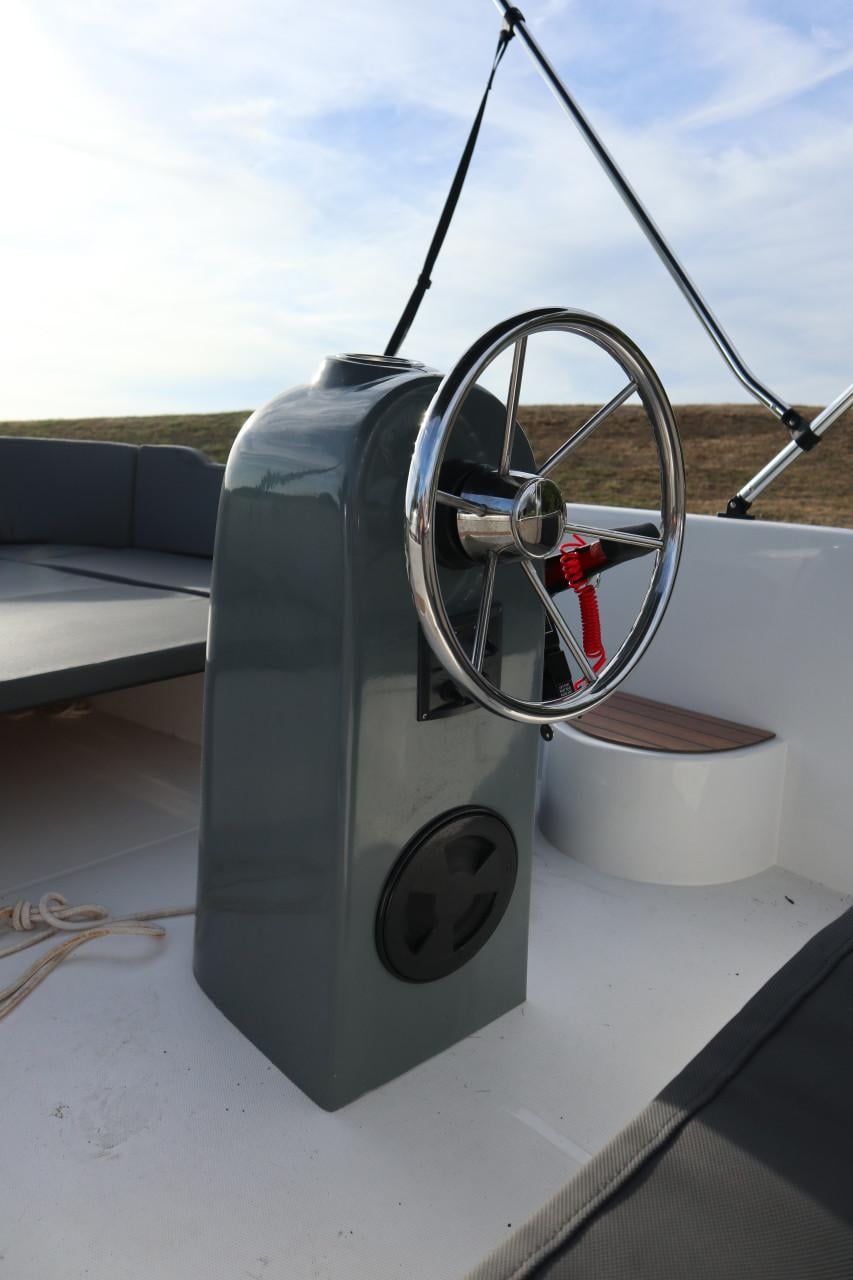 Nette boot met Mercury 20 pk buitenboordmotor en Marlin trailer