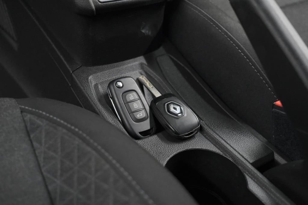 Renault Clio tce 90 zen | parkeersensoren | navigatie | apple carplay