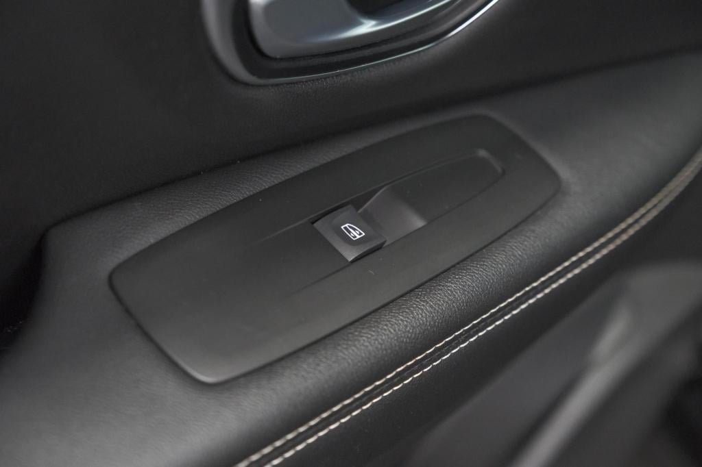 Renault Scenic tce 140 edc black edition | trekhaak | panoramadak | adaptie