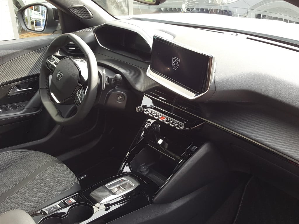Peugeot 2008 1.2 puretech 130pk allure | navi | bt | applecarplay&androidau