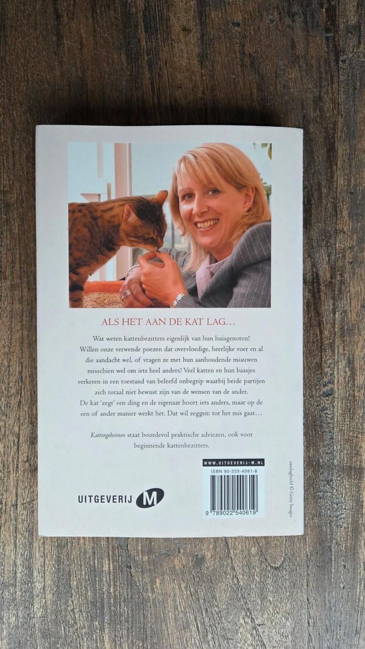 🐈3 boeken van kattengedragsdeskundige Vicky Halls.