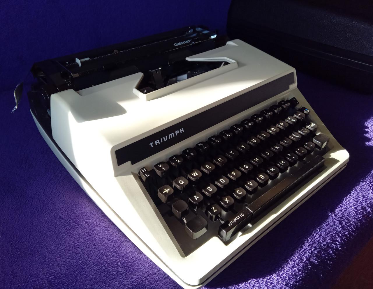 Typmachine Triumph