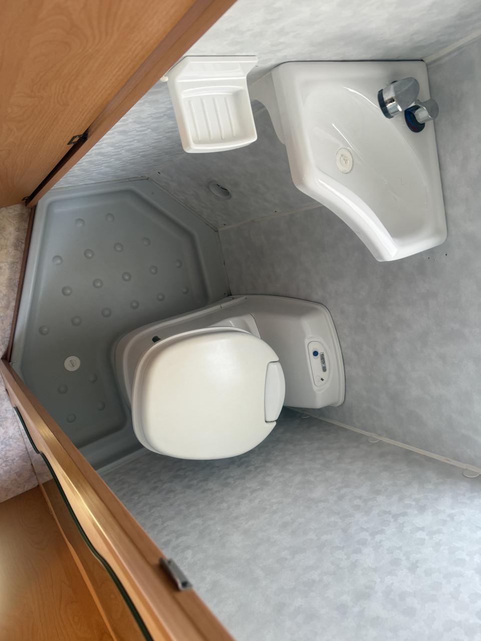 Adria 2Win ( zeer leuke starters buscamper, nieuw APK )meeneemprijs !!!