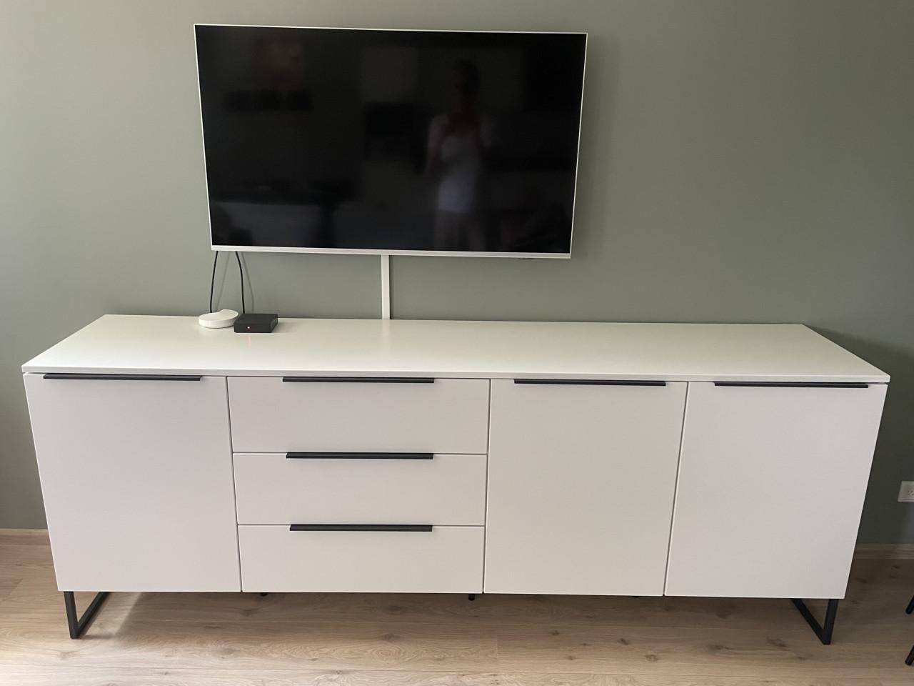 Dressoir 228 breed x 87 hoog x 49,5 diep