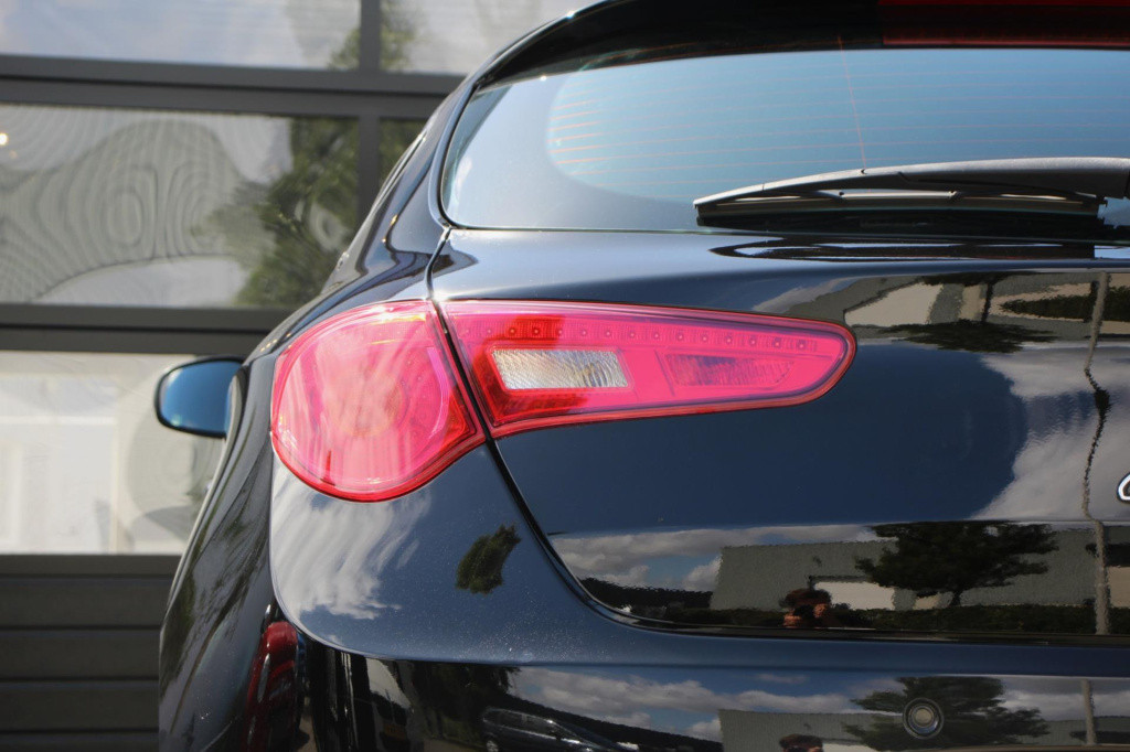 Alfa Romeo Giulietta 1.4 t turbo turismo - leder - cruise - clima - stoel v