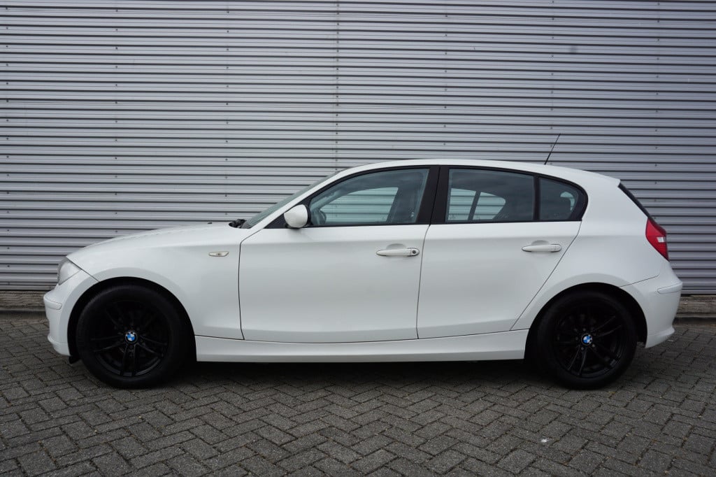 BMW 1 Serie 116i business line airco / elektr. ramen / lm velgen / trekhaak