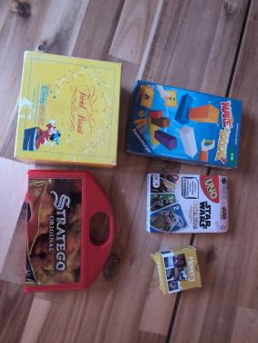 Div. spelletjes oa Uno en stratego