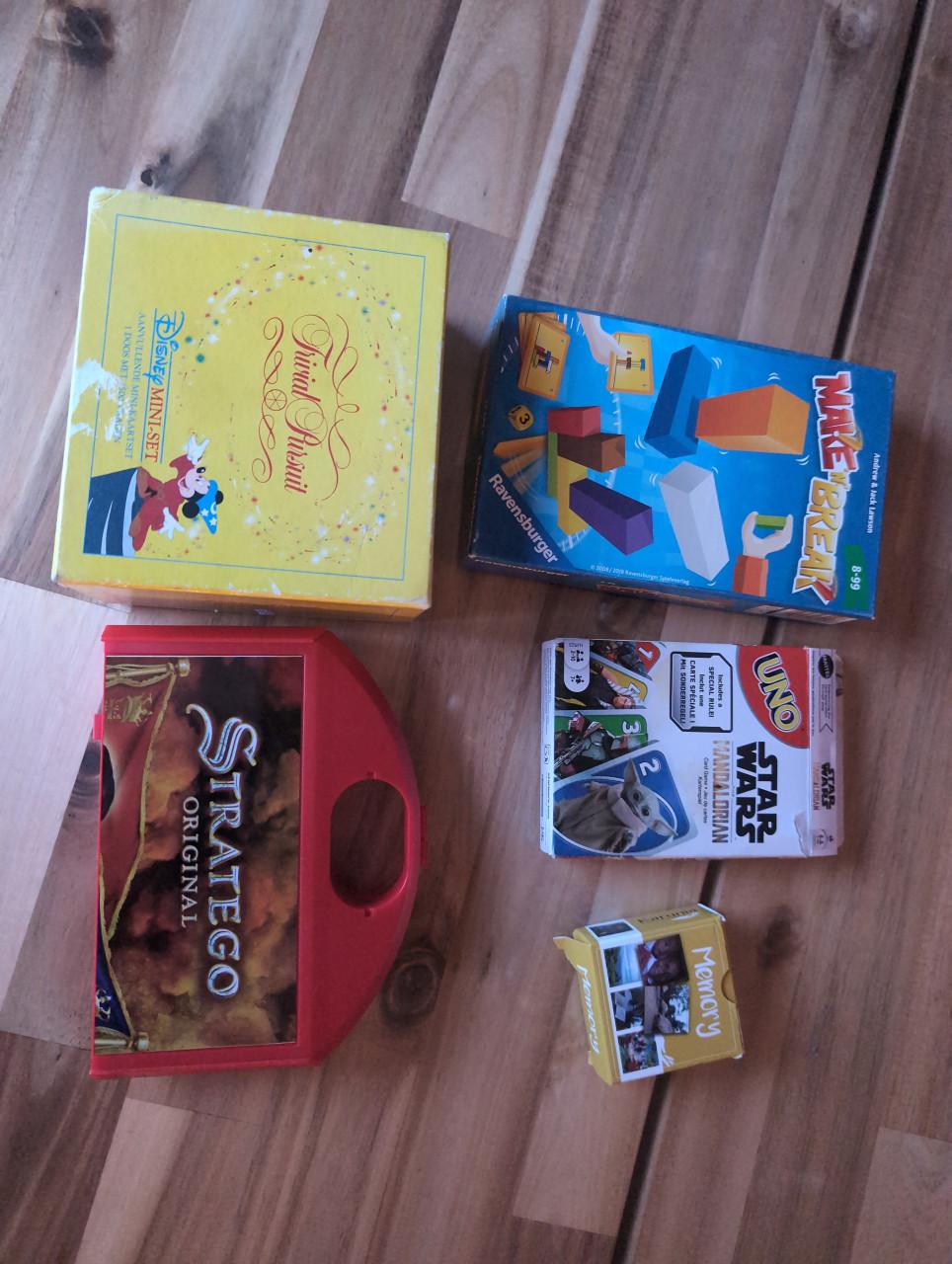 Div. spelletjes oa Uno en stratego