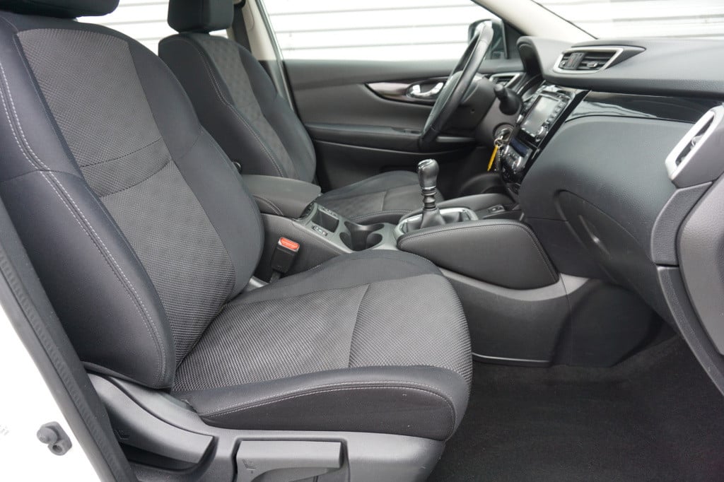 Nissan Qashqai 1.2 acenta climate / navi / cruise / stoelv. / camera / park