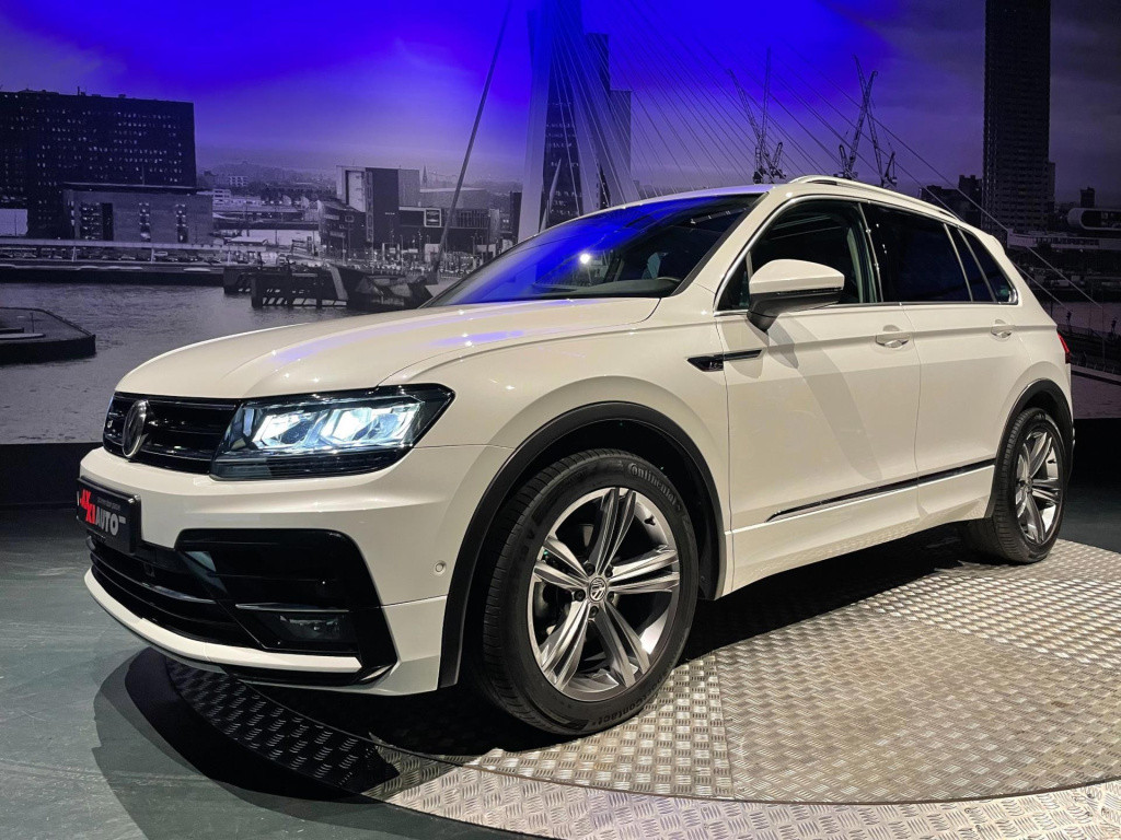 Volkswagen Tiguan 1.5 tsi act highline business r-line *topcomfortstoelen*p