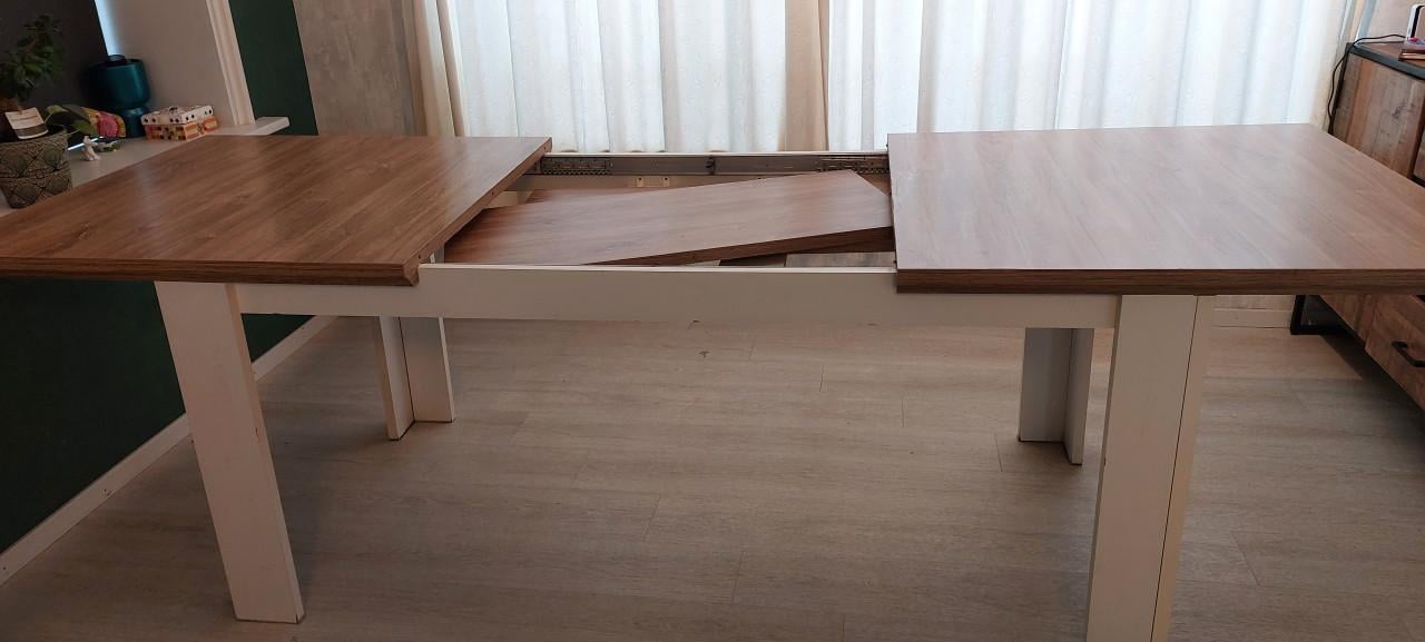 Verstelbare eettafel