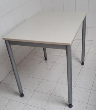 Eenvoudig IKEA tafeltje, voor alles te gebruiken