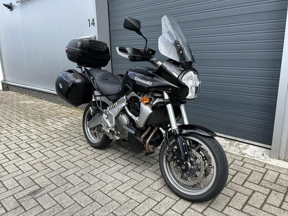 Kawasaki Versys 650 uit 2007, kofferset, handguards, valprotectie etc €2695