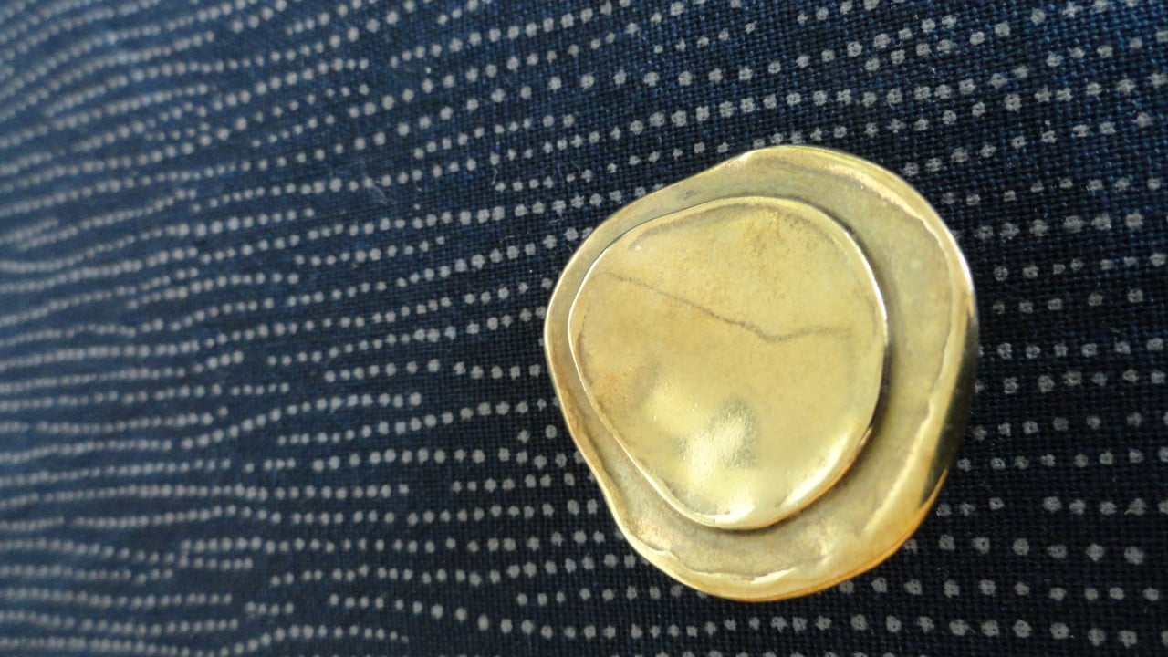 Speld zilver in goud gedoopt (zie foto’s). Heel fraai.