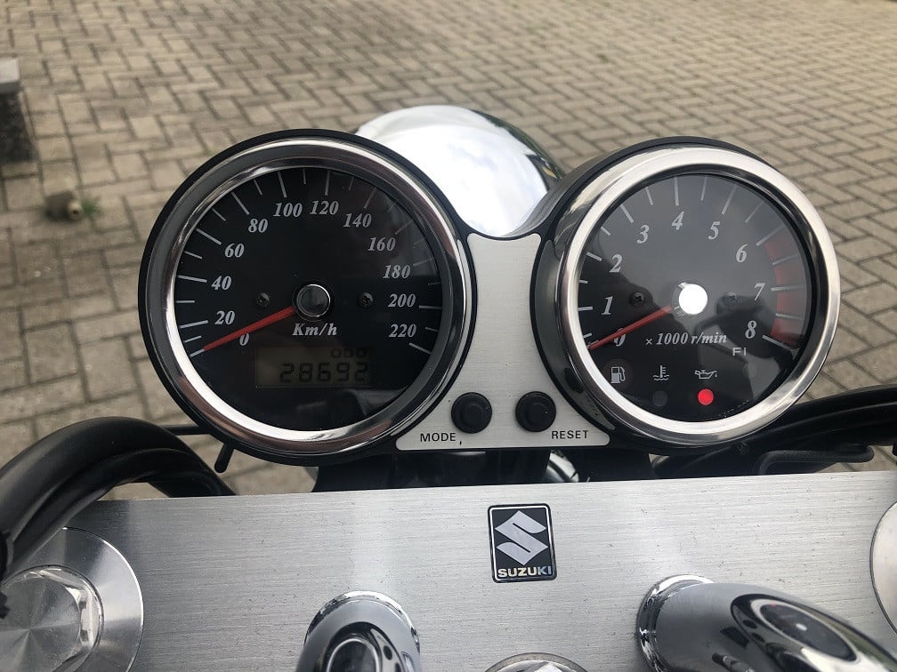 Suzuki VZ1600 Marauder uit 2005 met 28 dkm, mooie dikke cruiser €5250,-