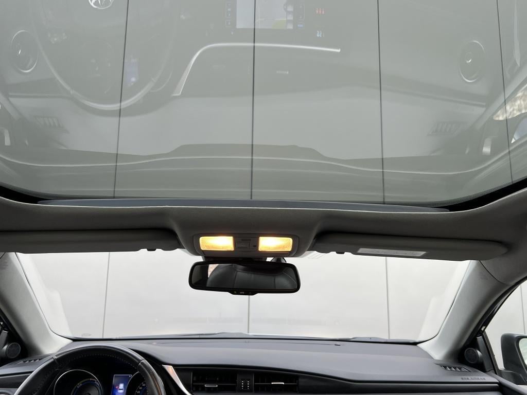 Toyota Auris 1.8 hybrid bus. pro