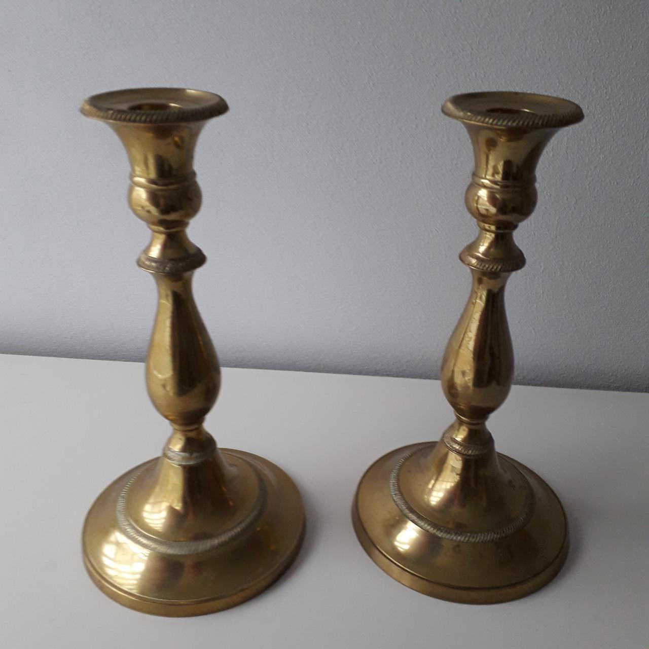 2 GROTE KOPEREN KANDELAARS.