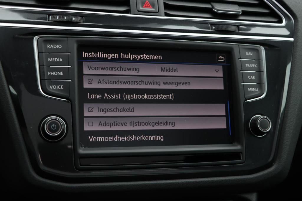 Volkswagen Tiguan 1.4 tsi act highline 150pk dsg7 | panoramadak | trekhaak 