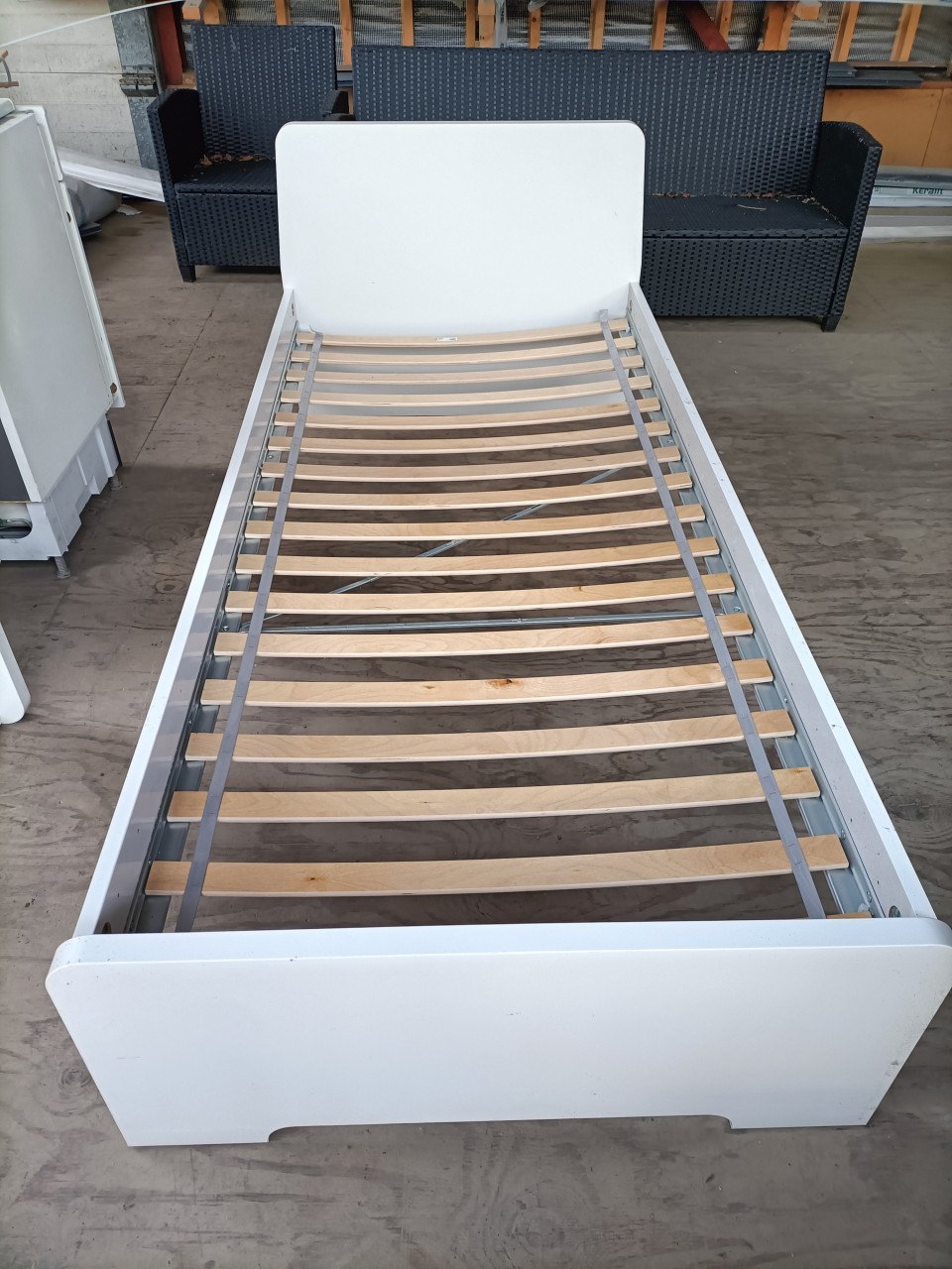 2 witte bedonderstellen/ ledikanten van Ikea(Askvoll serie) met lattenbodem