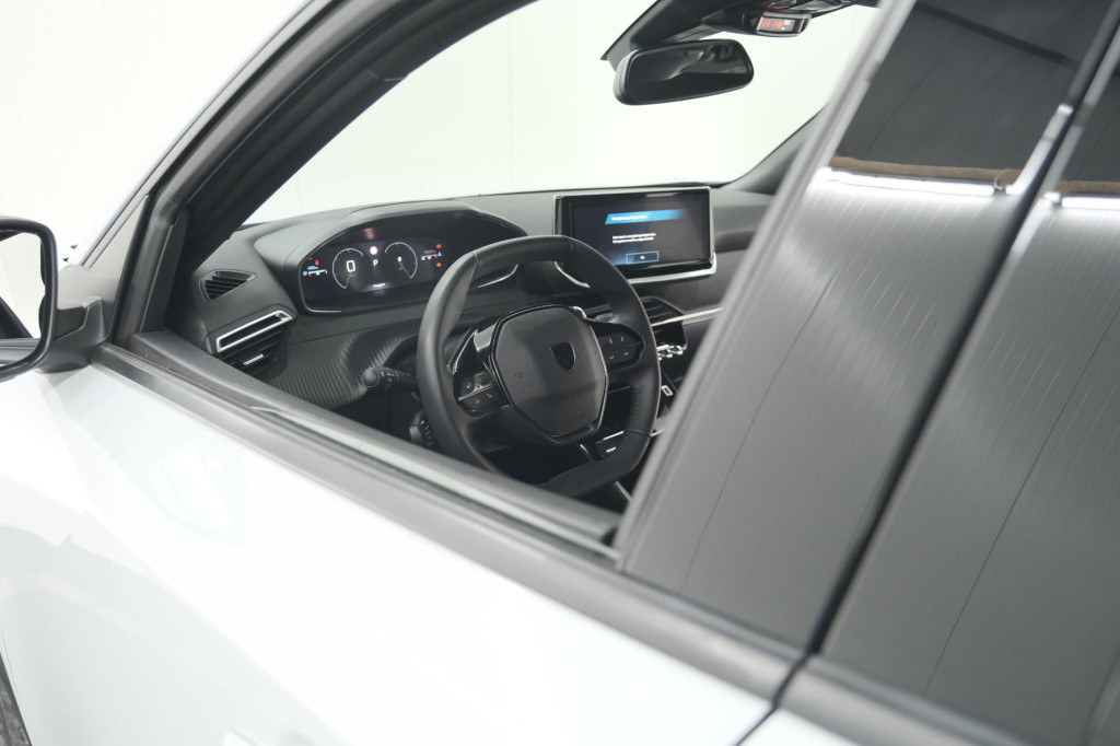 Peugeot 2008 puretech 130 eat8 allure | camera | navigatie | apple carplay 