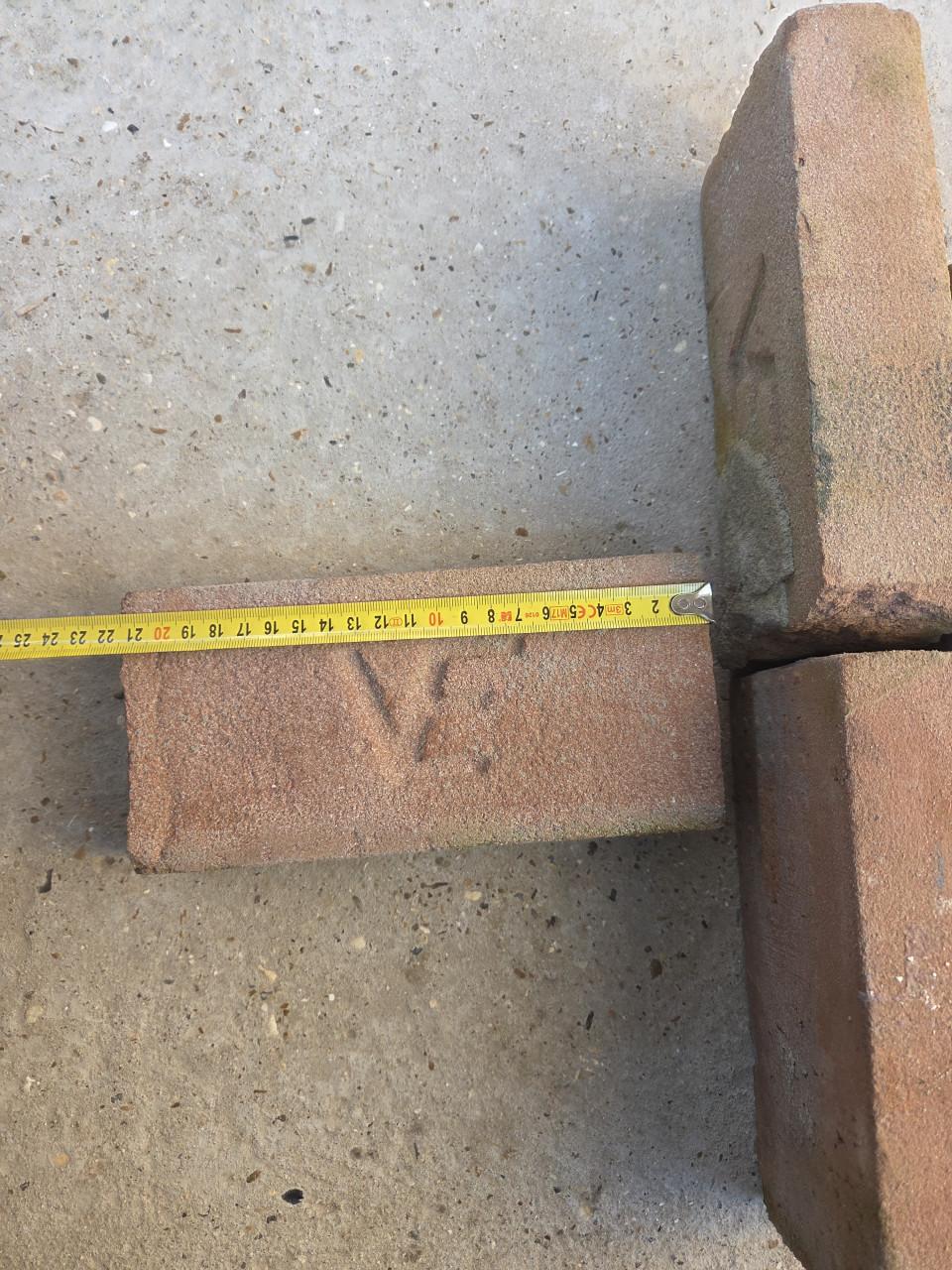 Te koop: ca. 440 gebruikte vormbak metselstenen