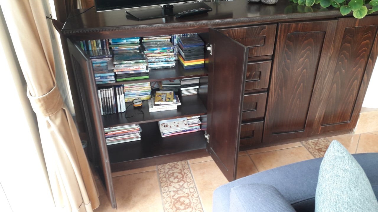 Gratis - mooi dressoir / TV-kast / opbergkast