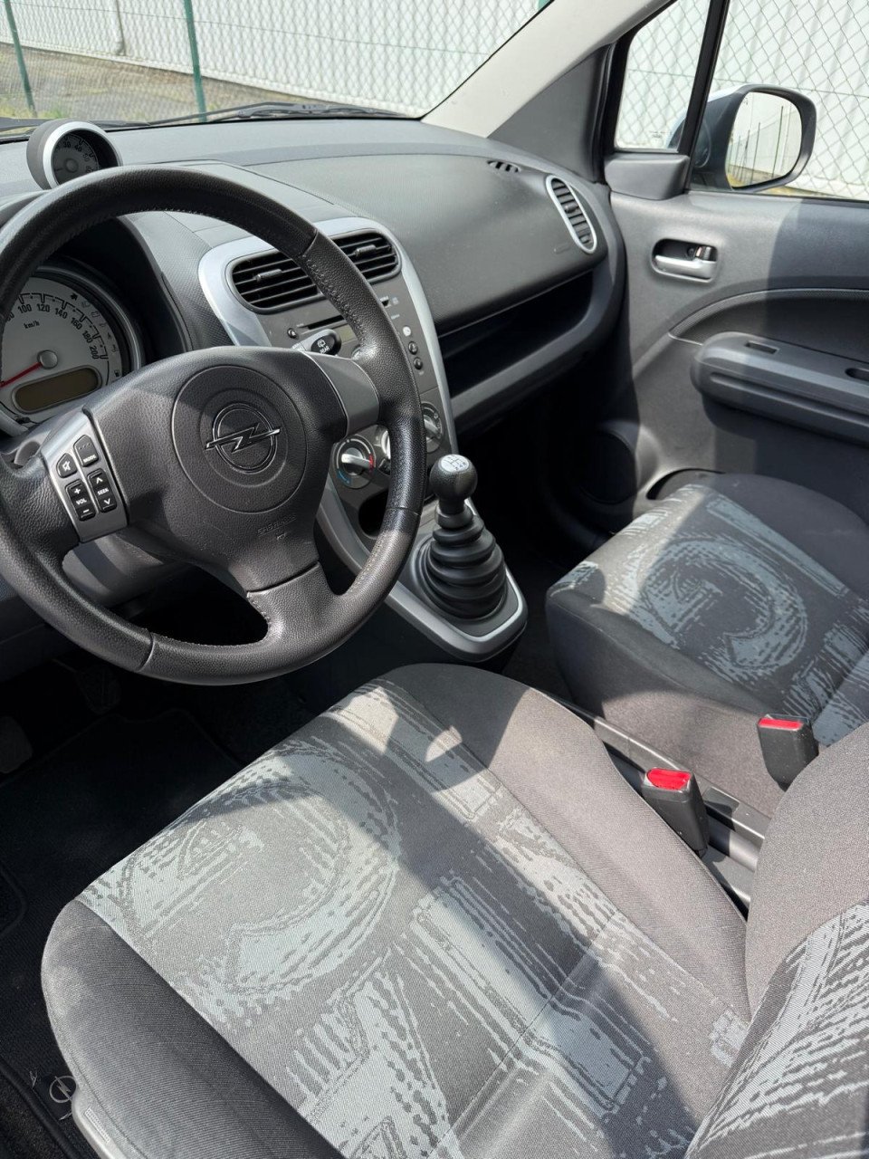 Opel Agila 1.0 2013 Wit