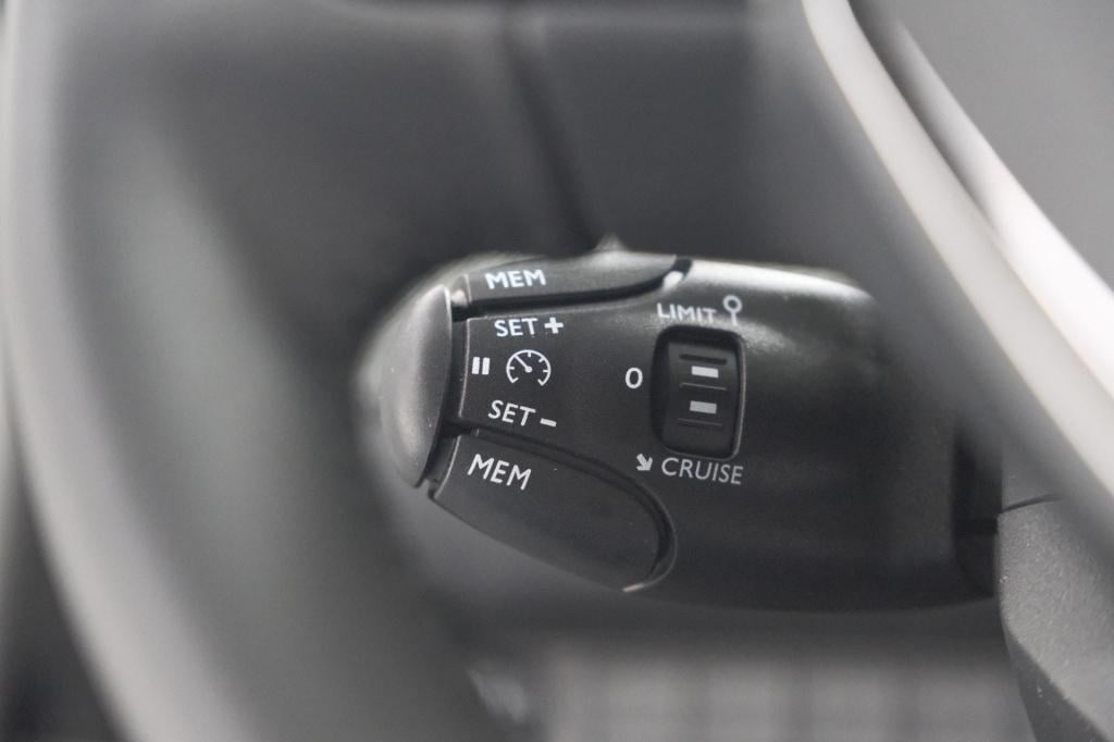 Peugeot 208 hybrid 110 e-dcs6 allure | stoelverwarming | apple carplay | pa