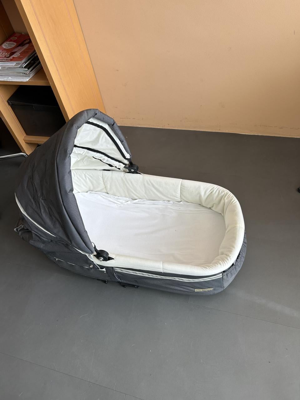 Musty kinder en wandelwagen compleet met tassen etc