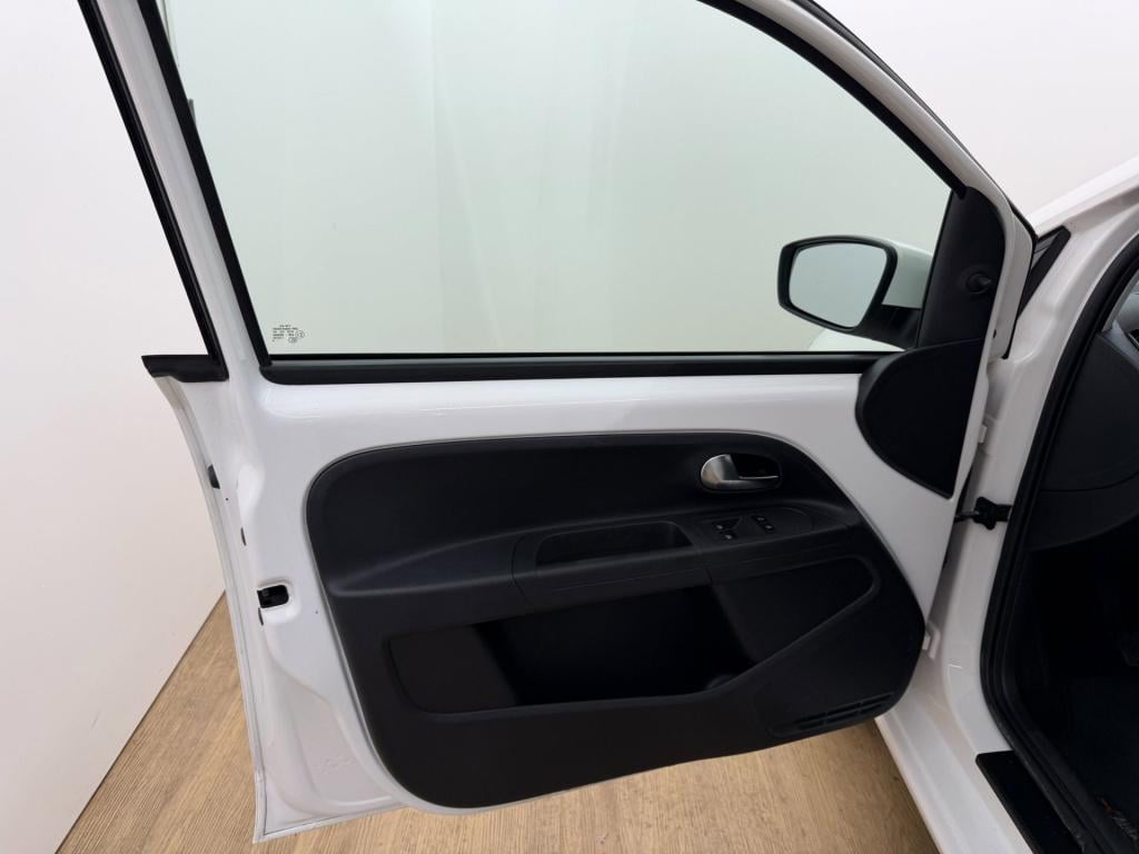 Volkswagen UP! occasion 1.0 move up! bluemotion | wit | tweedehands volkswa