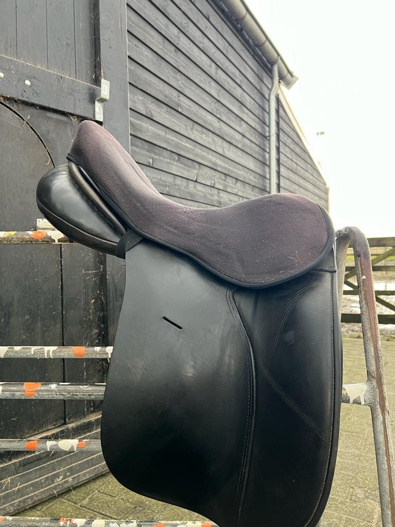 KN Allegro dressuurzadel