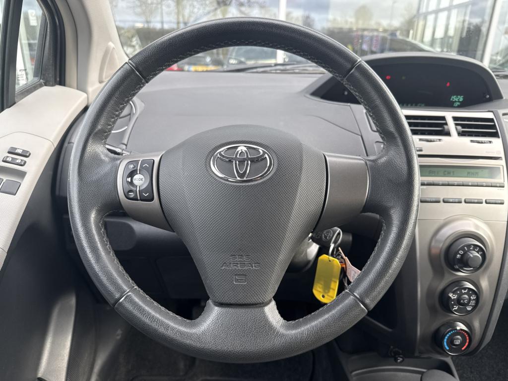 Toyota Yaris 1.3 vvti dynamic | airco | lm velgen