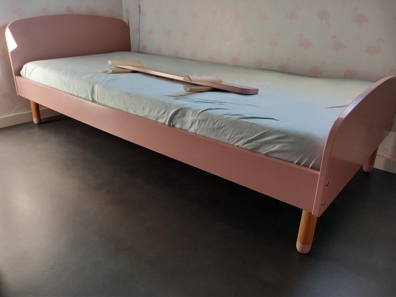 Superleuk meisjes bed Flexa dots