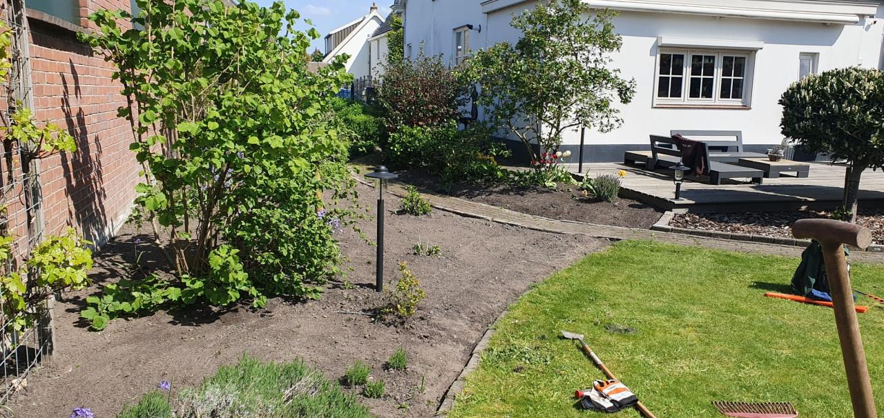 Vakbekwaam hovenier voor tuinonderhoud