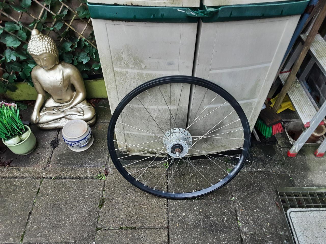 26 x 1,75 inch nexus voorwiel, naafdynamo, rollerbrake rem