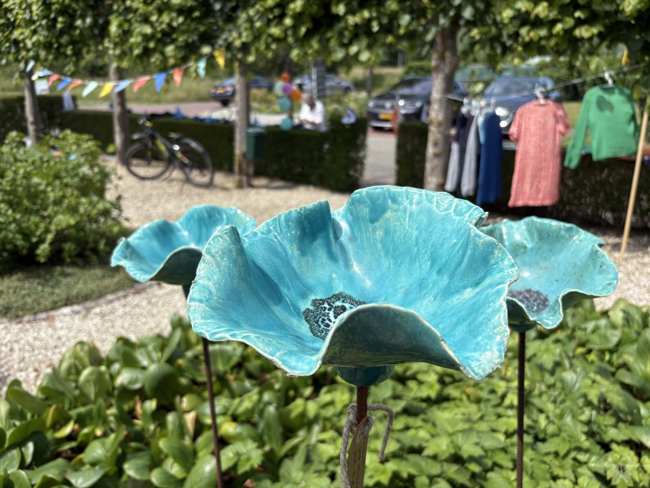 Kunst keramiek bloem op steel