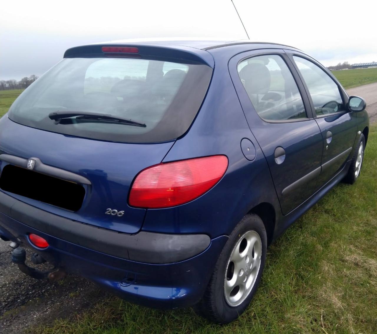 Vandaag 350,00 - Peugeot 206 vijfdeurs 1.4 Benzine