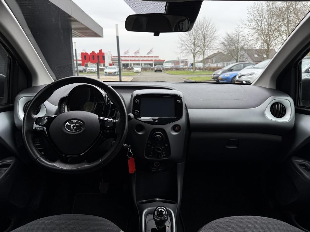 Toyota Aygo 1.0 vvt-i x-play // automaat // facelift //