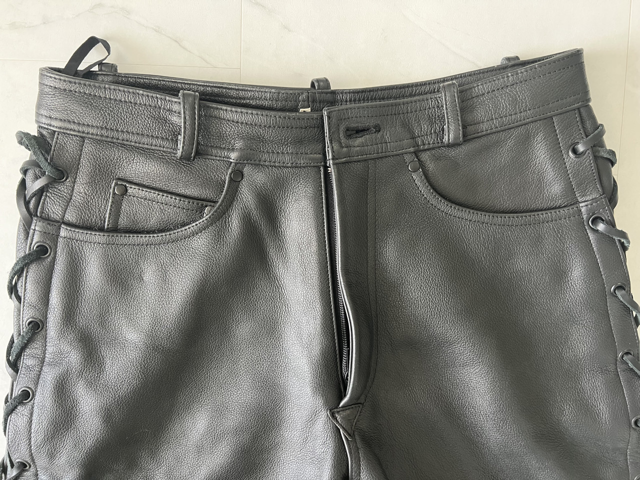 Lederen motorbroek met veters (dames) mt 36L
