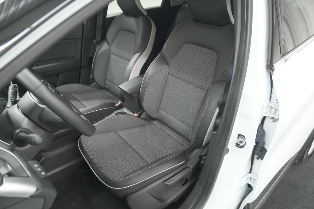 Renault Captur 1.6 e-tech hybrid 145 intens | trekhaak | camera | stoelverw