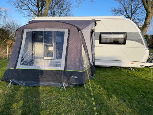 Kleine voortent voor caravan